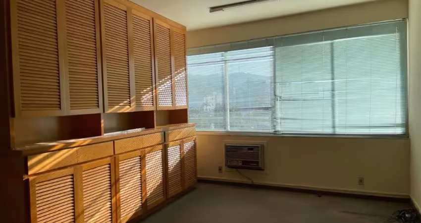 Alugo sala comercial de 44m² com ótima iluminação - centro de blumenau