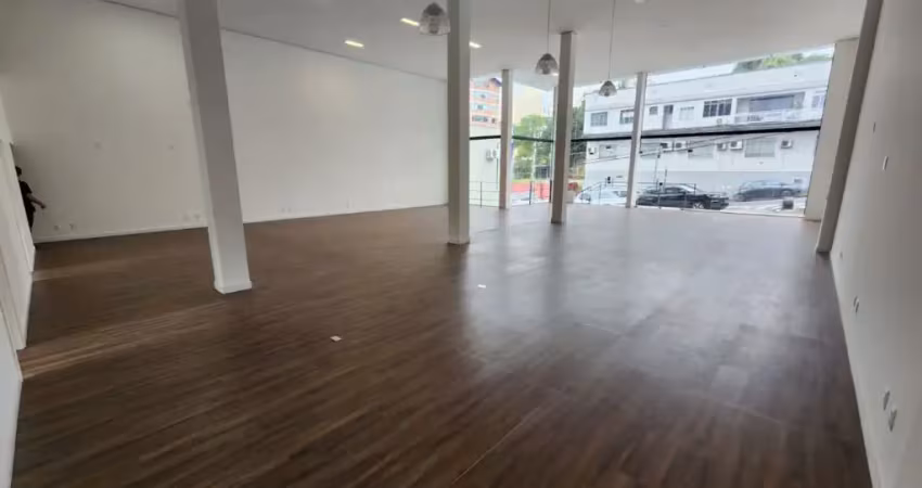 Alugo sala comercial com 300m², vitrine ampla e pé direito alto - vila nova blumenau sc