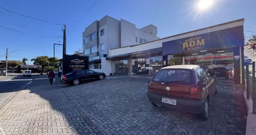 Alugo sala comercial térrea com vitrine - no bairro itoupava norte.
