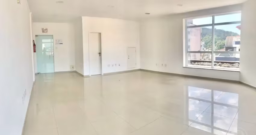 Alugo sala comercial com 50m² - com vista para o centro de gaspar