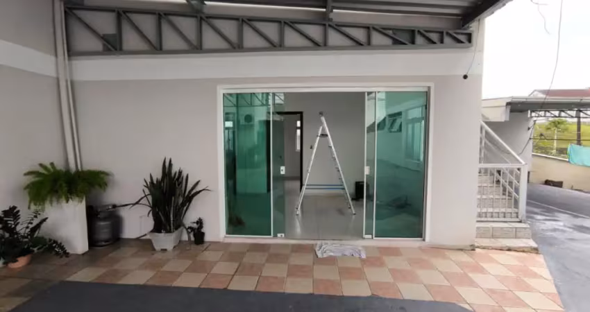 Alugo casa semi mobiliaria com 02 quartos, bairro velha - blumenau