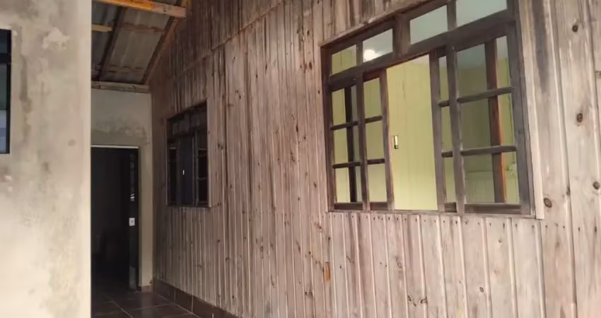 Alugo casa com 2 dormitórios e quintal -  no bairro testo salto