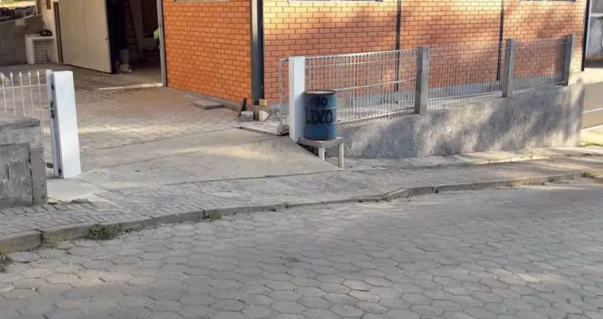 Alugo galpão com acabamentos novos - próximo ao terminal da velha