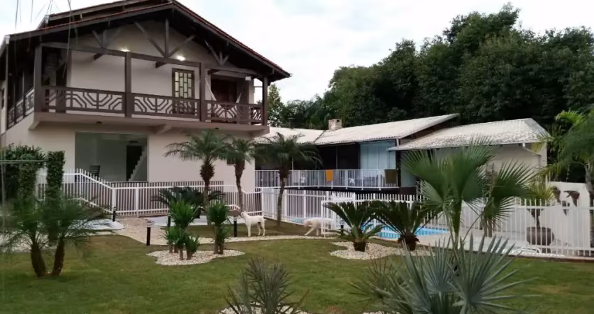 Vendo casa alto padrão 02 pavimentos e piscina - bairro água verde