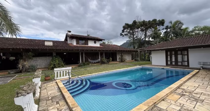 Aluguel de casa alto padrão mobiliada – centro de pomerode (sc)