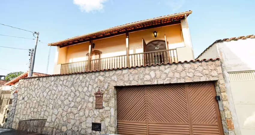 Casa com 5 quartos, área gourmet espetacular com piscina, garagem para até 3 carros, no bairro carlos chagas