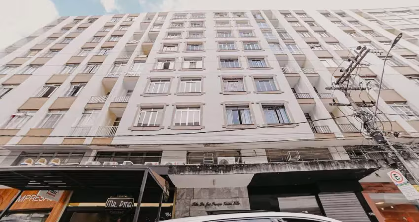 Apartamento de 2 quartos, com elevador, em rua plana, no centro!