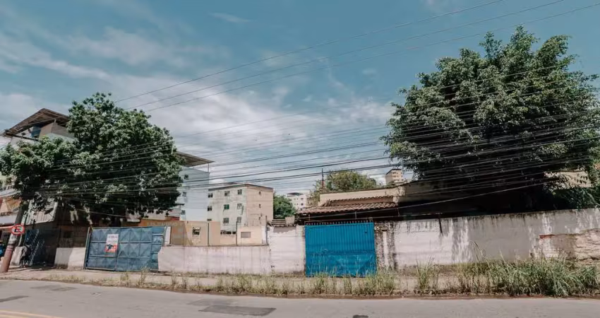 Terreno comercial ou residencial com casa na rua principal do bairro  santa cruz +ou- 1780m².
