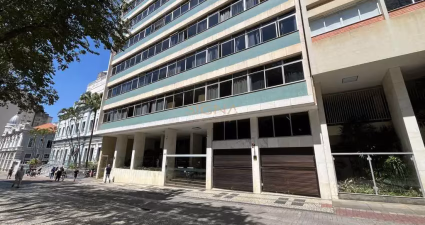 Apartamento amplo de 226 m² com vista para a principal praça de juiz de fora por r$ 890.000,00
