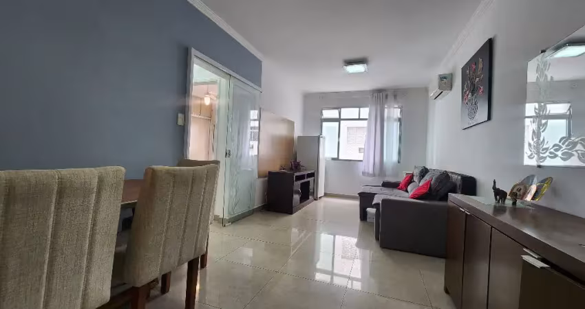 Lindo apartamento com mobília na praia do gonzaga, elevador, garagem, prédio muito bem conservado.