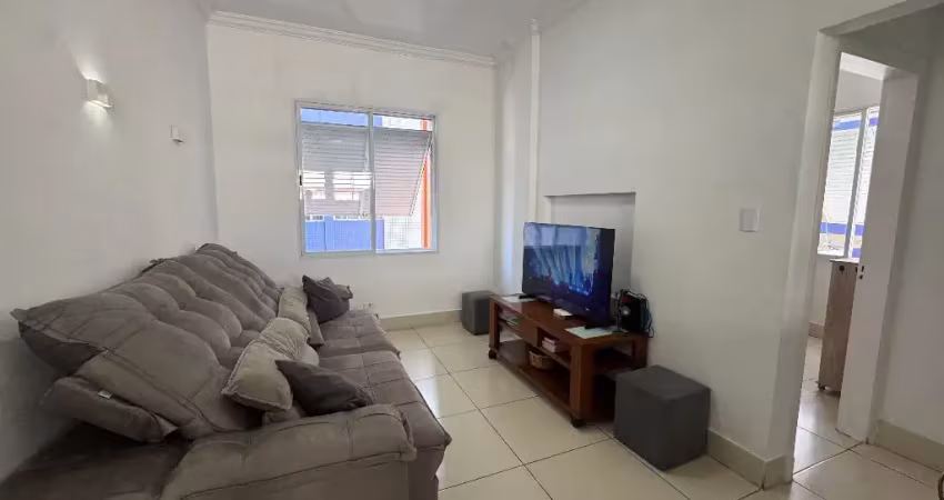 Pertinho da praia do itararé em são vicente. 2 quartos reformado, oportunidade!
