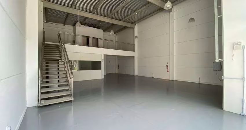 Aluga-se excelente galpão com metragem de 289 metros- camboriú - sc