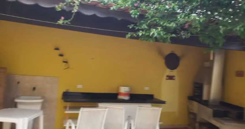 Casa linda a um passo da praia e da plataforma de pesca