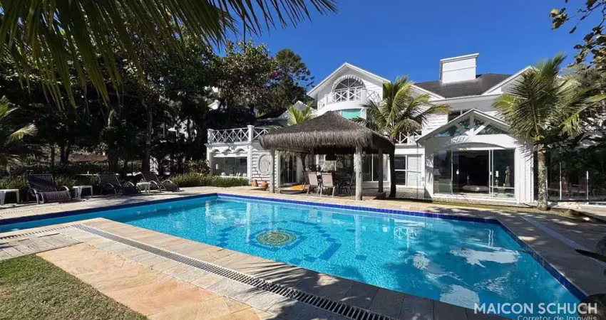 Casa de cinema “pé na areia', em condomínio fechado, com 5 suítes, em uma das praias mais desejadas de florianópolis, canajurê.