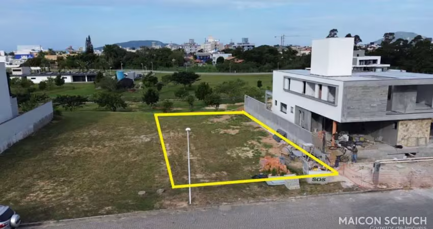 Terreno em condomínio fechado, praia dos ingleses, florianópolis/sc.