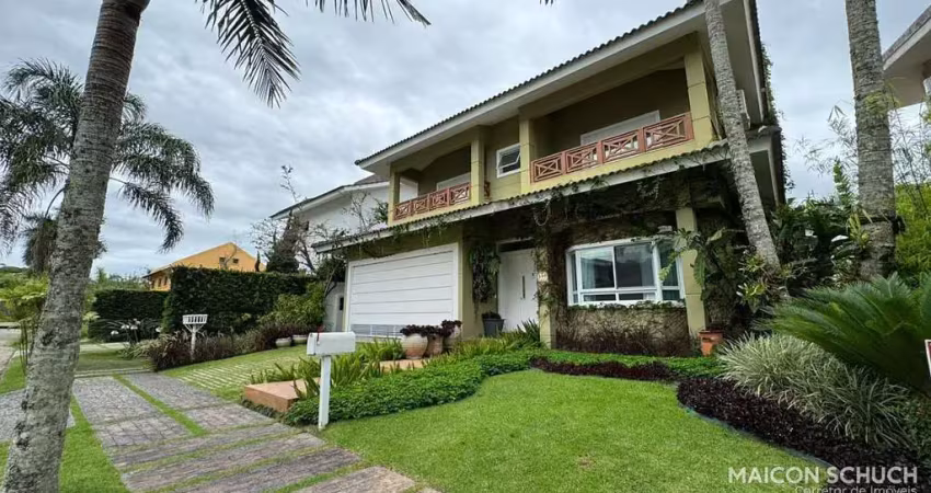 Casa 3 suítes a 700m do mar em jurerê internacional, florianópolis/sc.