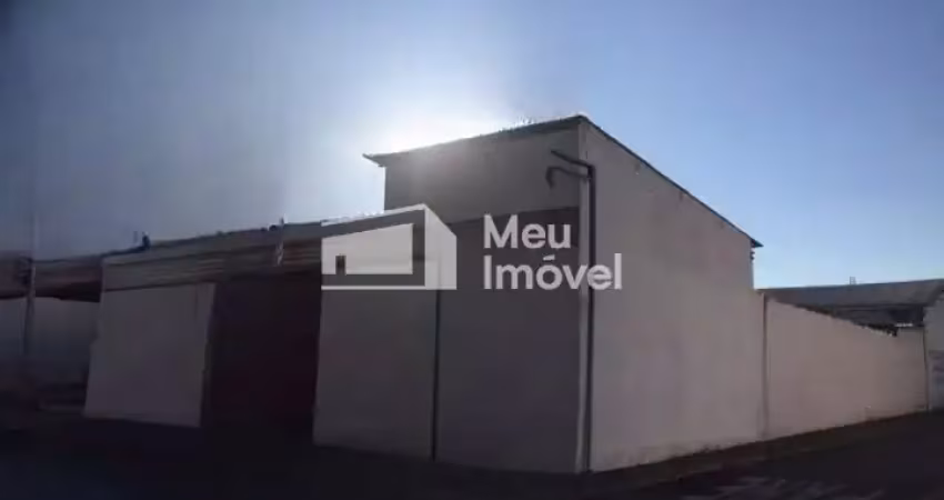 Terreno com 365,00m² plano com pequena construção 49,00 excelente localização próximo ao mercado municipal