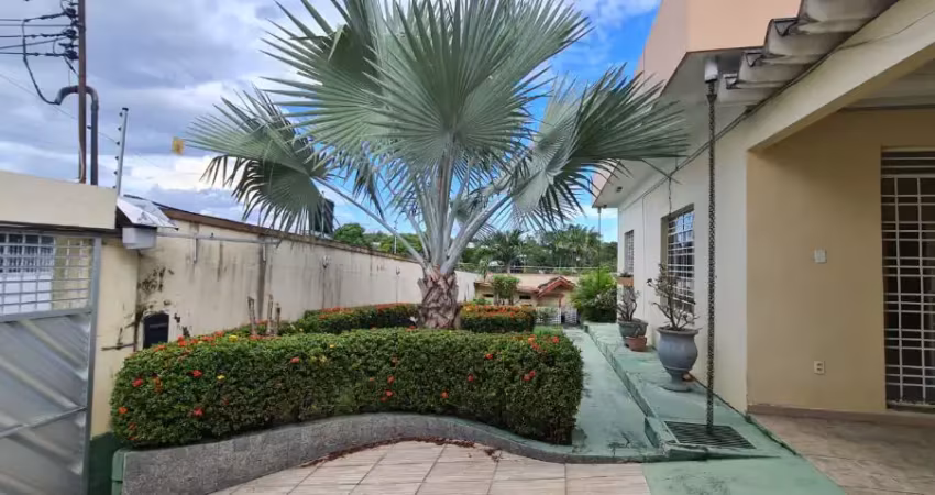 Oportunidade! casa no parque 10, 4 q, 600m² terreno, próximo ao veneza!