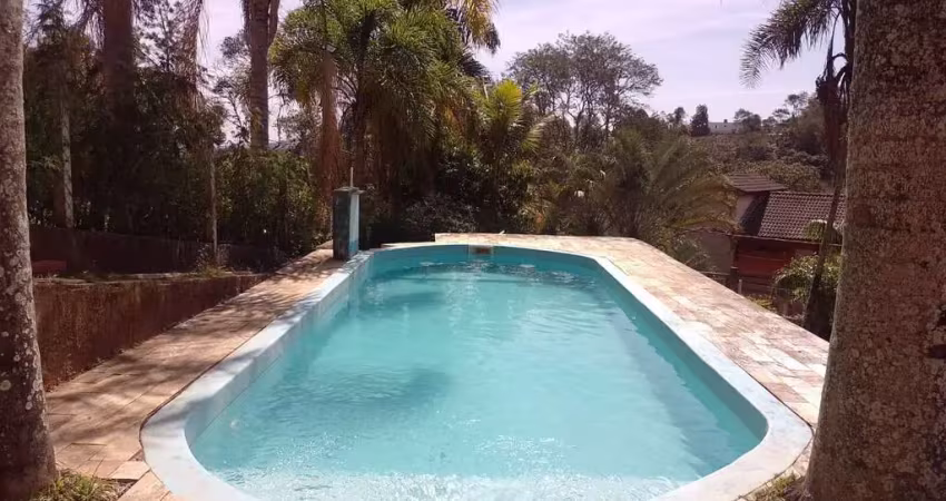 Chacará a venda no condomínio sítio do engenho.
bairro bom jardim