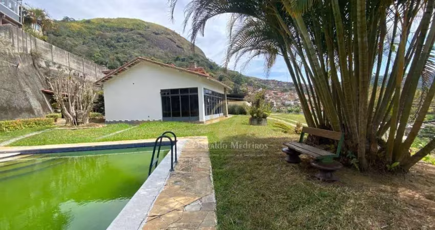 Casa com 4 sendo 1 suite dormitórios à venda, 240 m² por r$ 1.100.000 - quissama - petrópolis/rj
