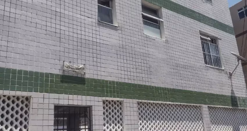 Alugo ótimo apartamento de dois quartos no matatu,  próximo a rua dos bandeirantes
