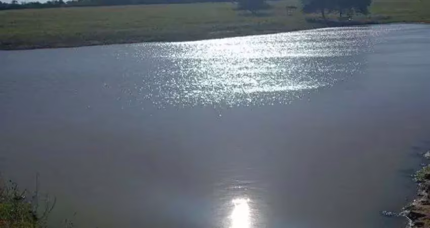 Linda granja com 17 hectares na região de mente alegre