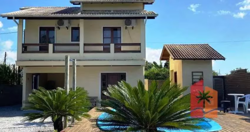 Casa com piscina à venda no bairro freitas, paulo lopes/sc