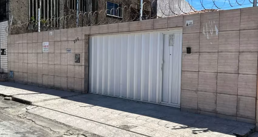 Casa ampla com anexo, 4 quartos e terreno de 399 m² na messejana