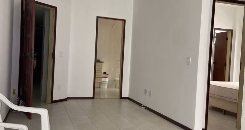 Excelente apartamento a 200 metro da praia do forte entrando para venda!