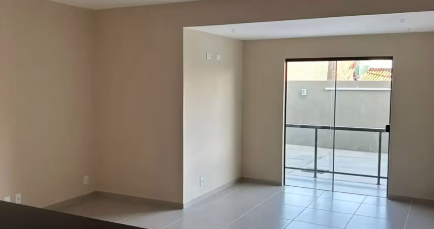 Excelente apartamento térreo, localizado no centro de são pedro da aldeia