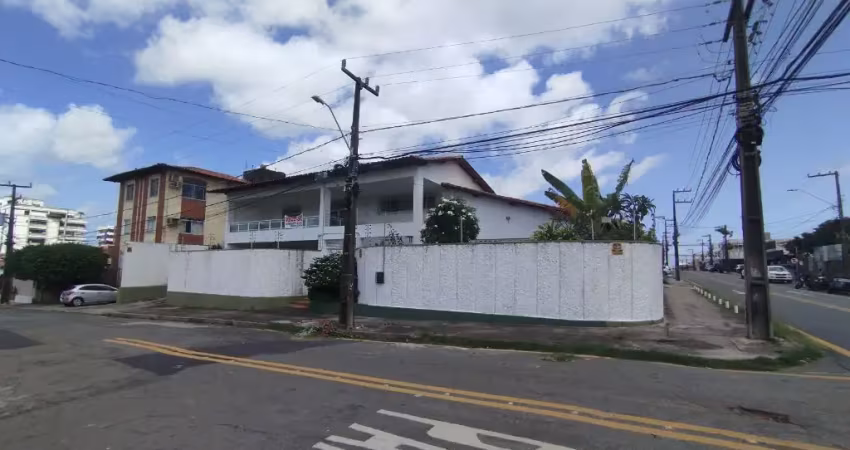 Vendo excelente casa de dois pavimentos em ótima localização no bairro sao francisco