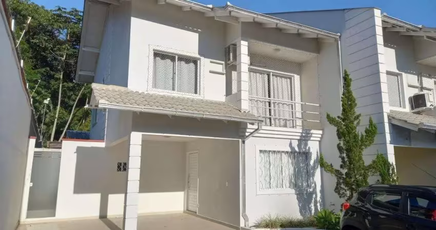 Condomínio fechado no anita garibaldi com 3 quartos para venda, 220 m²