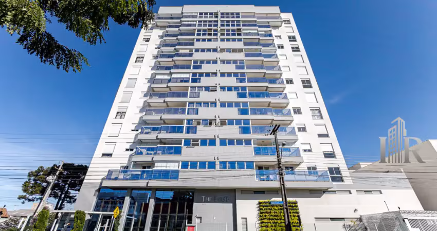 Espaço, elegância e vista definitiva no último andar mobiliado