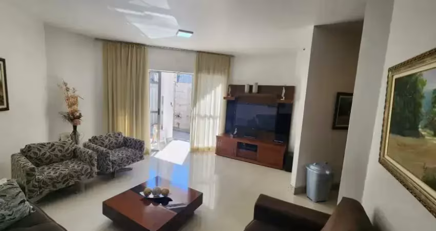 Casa com 3 quartos à venda na Rua Saturno, 145, Jardim Tupanci, Barueri