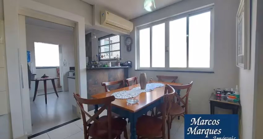 Apartamento com 2 dormitórios e 2 banheiros em prédio com elevadores no embaré