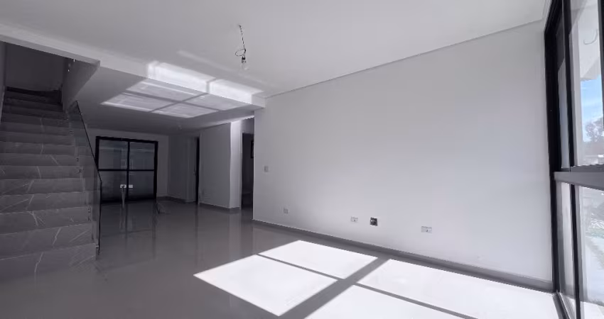 Sobrado  3 dorm. c/ suíte - Condomínio Fechado