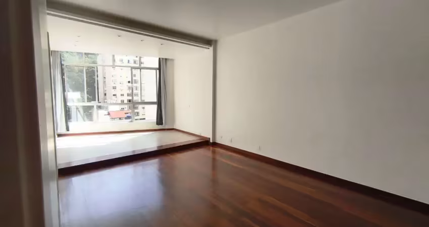 Posto 5 com 2 varandas, 100metros quadrados, 2 quartos, 2 vagas na escritura