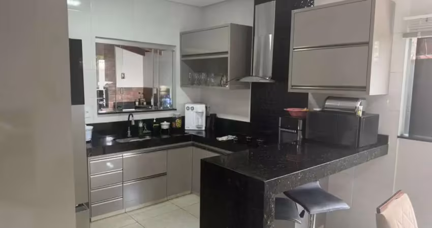Casa para venda em patos de minas, califórnia, 3 dormitórios, 1 suíte, 2 banheiros, 2 vagas