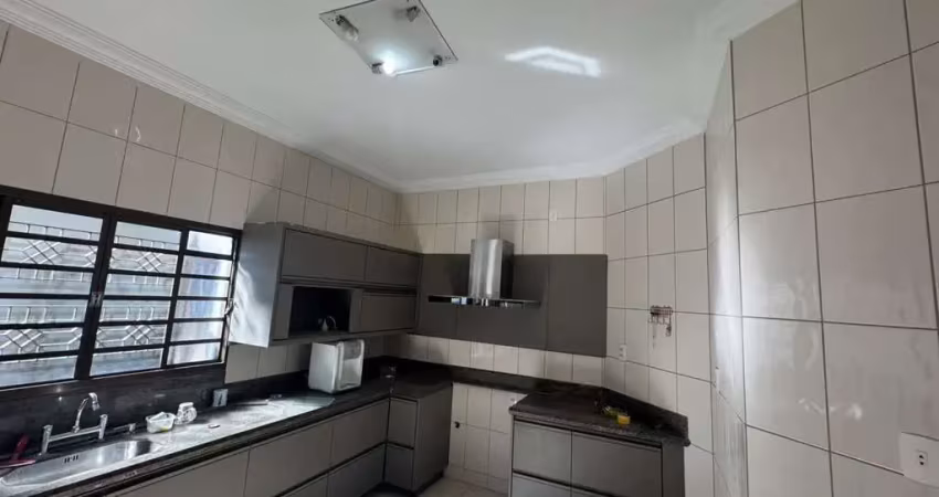 Casa para venda em patos de minas, califórnia, 3 dormitórios, 1 suíte, 2 banheiros, 2 vagas