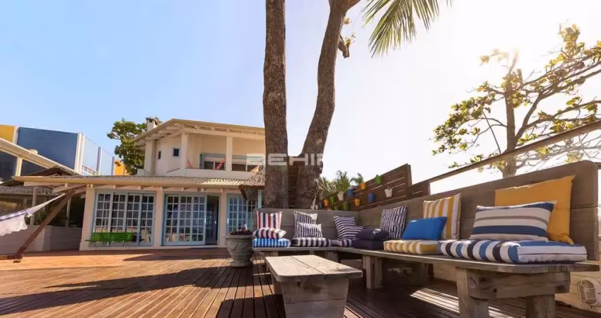 Casa beira mar com piscina na praia do centro - bombinhas