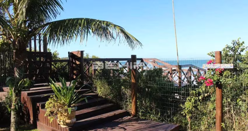 Casa beira mar com piscina privativa na praia de mariscal