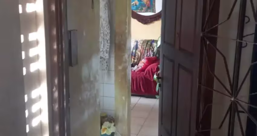 Vendo apartamento térreo moradia excelente, condomínio fechado.
