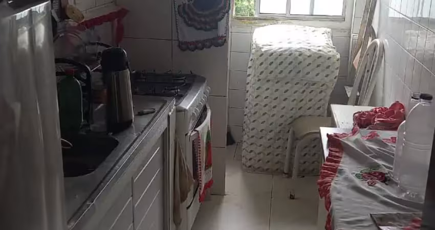 Vendo apartamento térreo moradia excelente, condomínio fechado.