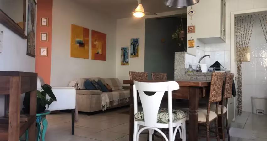 Apartamento com 2 quartos à 100 m da praia no bairro novo campeche