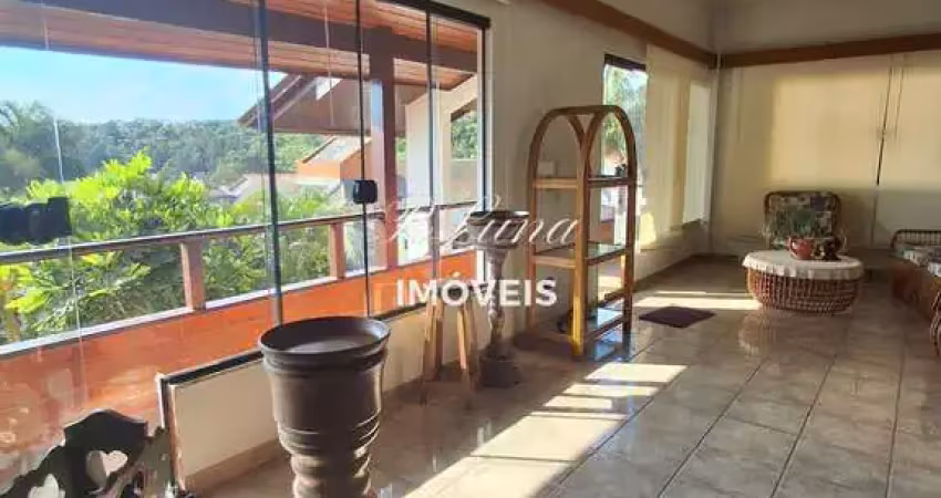 Casa padrão  em alphaville com 3 dormitórios em santana de parnaíba- sp