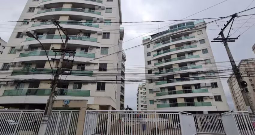 Alugo apto de 2 quartos c/suite, semi mobiliado, varanda e vaga - centro - itaboraí/rj