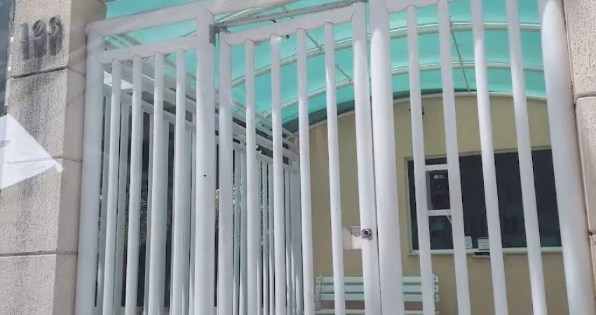 Alugo apto de 2 qtos semi mobiliado com suíte, varanda gourmet e vaga - centro - itaboraí/rj