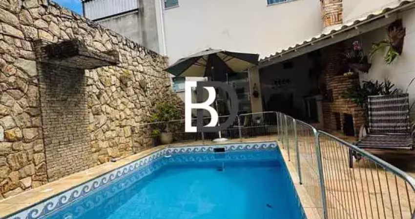 Casa com 3 quartos à venda na Rua Avenida Doutor Humberto de Queiroz Matoso, 10, Novo Horizonte, Macaé