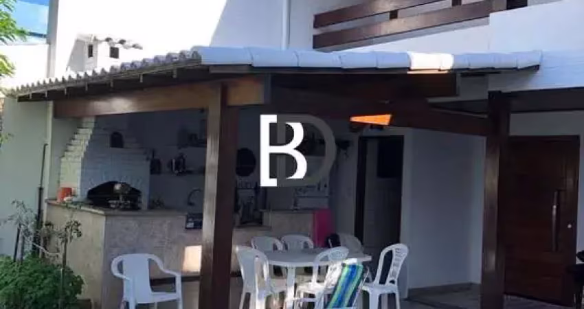 Casa com 4 quartos à venda na Rua Beco Jandira Perlingero, 23, Centro, Macaé