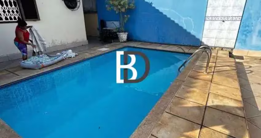 Casa com 4 quartos para alugar na Rua Governador Roberto Silveira, 20, Centro, Macaé